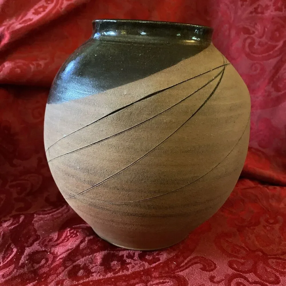 Hand Thrown Art potteryArt Pottery Vase - Picture 1 of 7